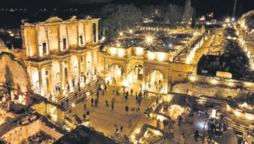 Gece müzeciliği Efes’e nefes oldu
